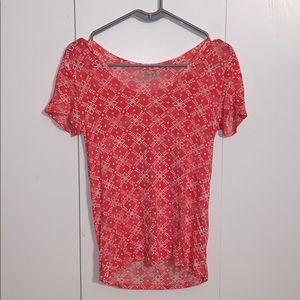 women’s pink t shirt